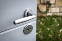 Betörésvédelem-DTP biztonsági ajtó-fakazettás ajtóburkolat