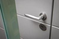 Betörésvédelem-DTP biztonsági ajtó-fakazettás ajtóburkolat